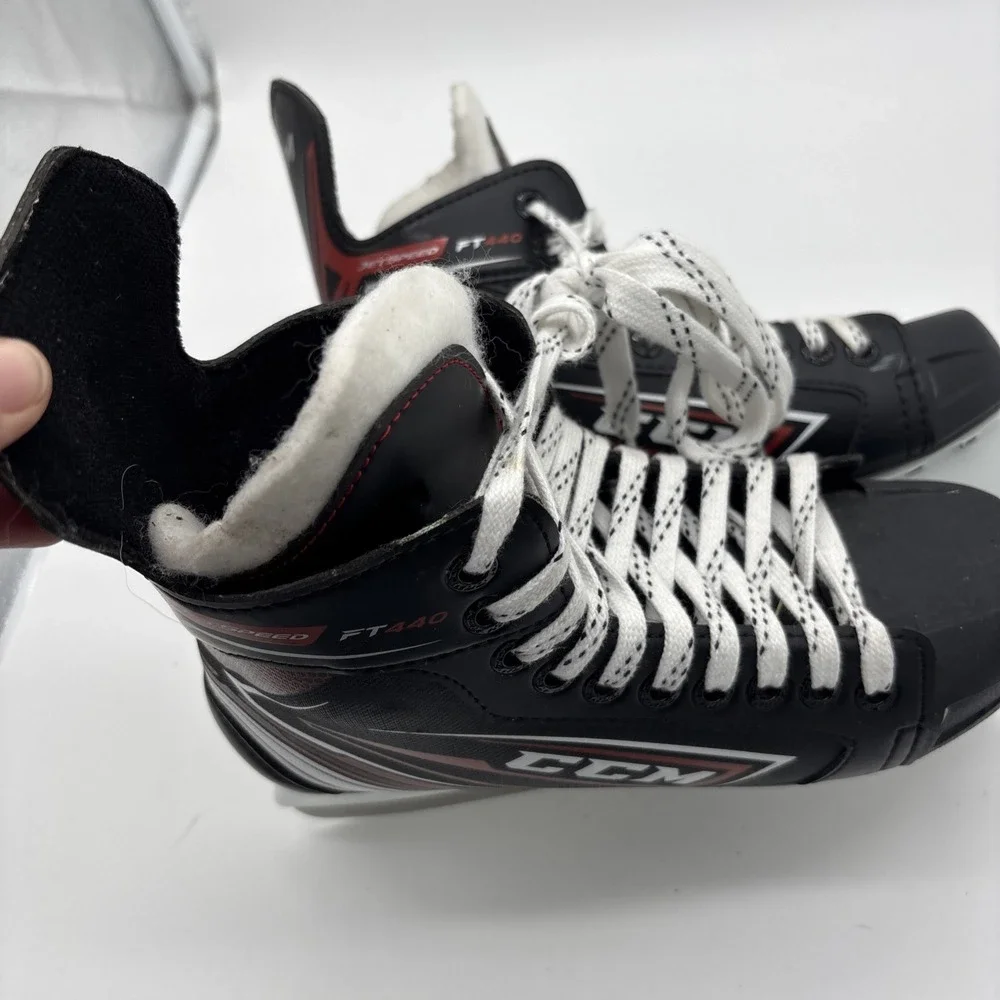 CCM JetSpeed FT340 Youth Ice Hockey Skates Size 5 Lace-Up Black/Red/White
